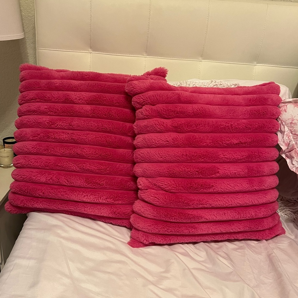 ✨Pink Comfy Pillows ✨